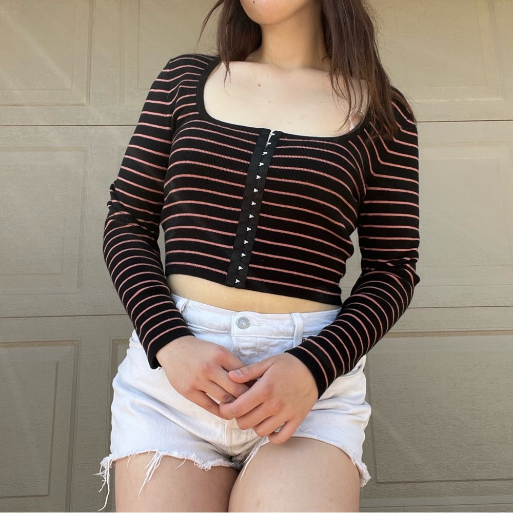 VS long sleeve clasp top 🖤